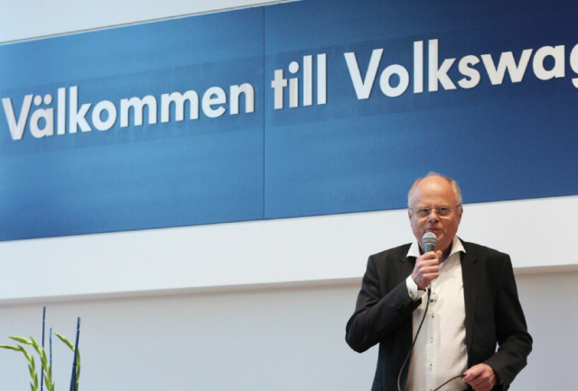 Örjan vid mikrofonen vid en av många invigningar inom Bilmetro. Här vid den nya Volkswagenanläggningen i Hudiksvall 2016.